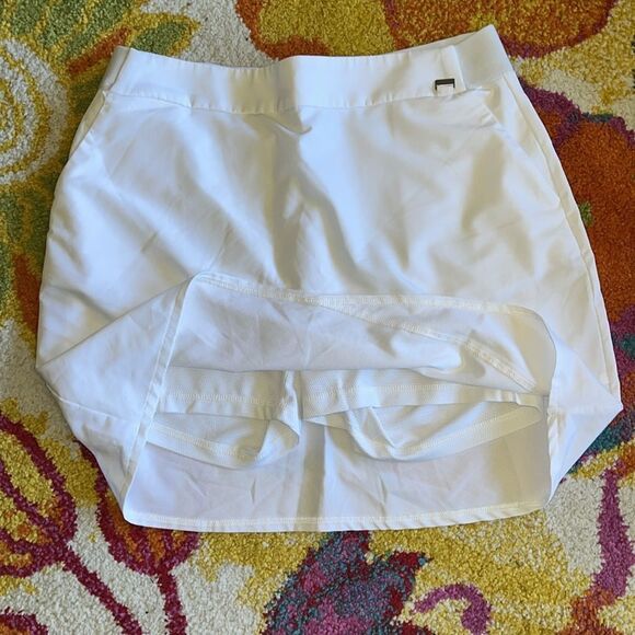 EXCELLENT CONDITION WOMEN’S MEDIUM GREG NORMAN WHITE SKORT - Picture 7 of 10